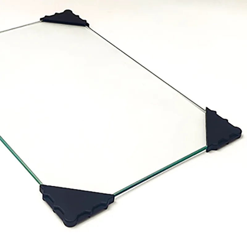 Plastikust nurgakaitsed saatmiseks